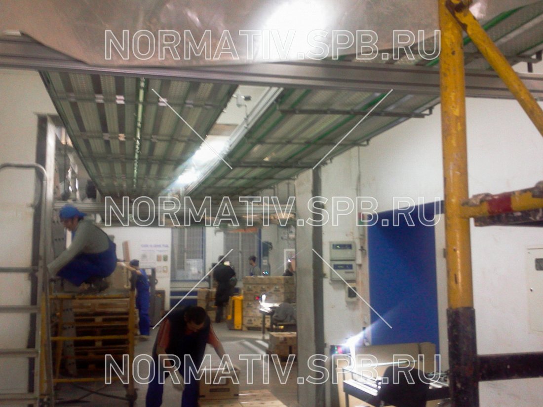 Монтаж конвейерного оборудования для транспортировки груза в коробах - спроектировано и изготовлено в ООО "Норматив"