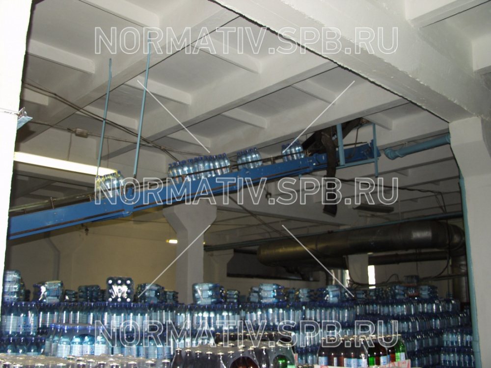 подвесной конвейер ленточный - наклонный транспортер для бутылок с водой